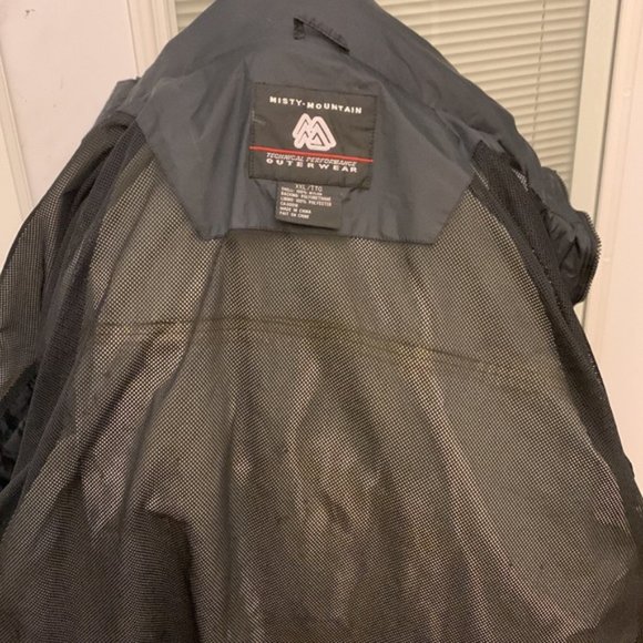 Misty mountain technical outerwear rain jacket - Picture 9 of 10